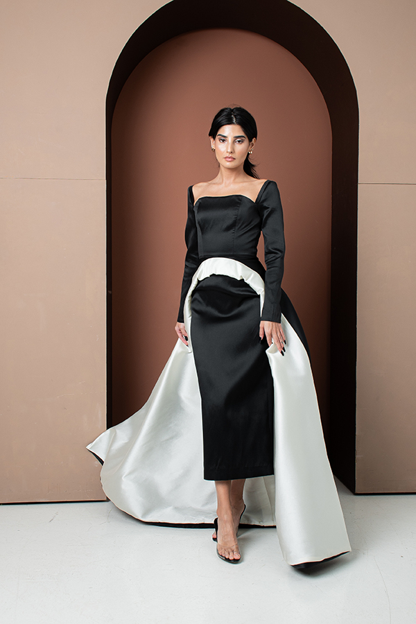 DS-03 (With Sleeves) Desert Arch Gown